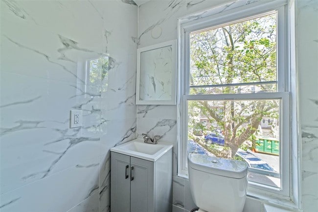 Building Photo - 47 Pearsall Ave
