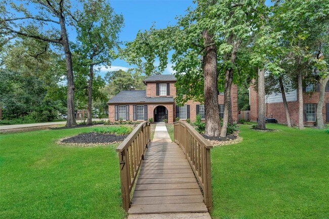 Building Photo - 17 E Wandering Oak Dr