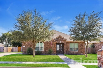 Building Photo - 714 Shady Meadow Ln