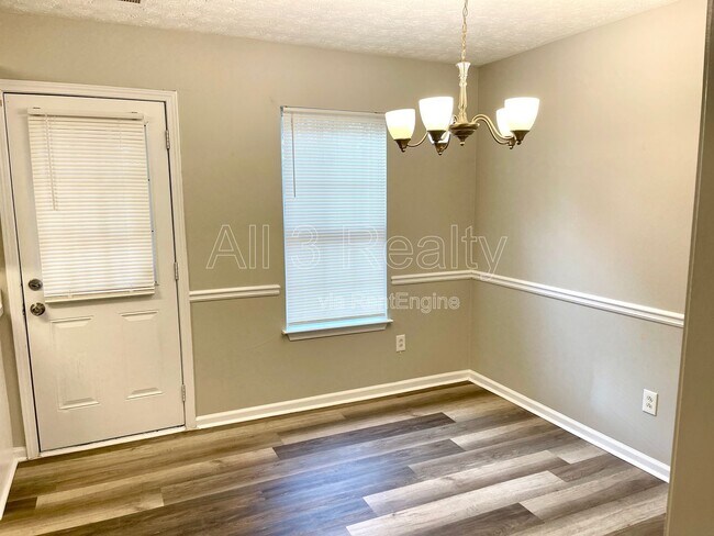 Building Photo - 460 Mountainview Dr