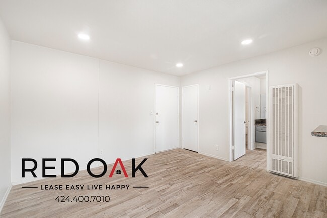 Foto del edificio - 7350 Hazeltine Ave