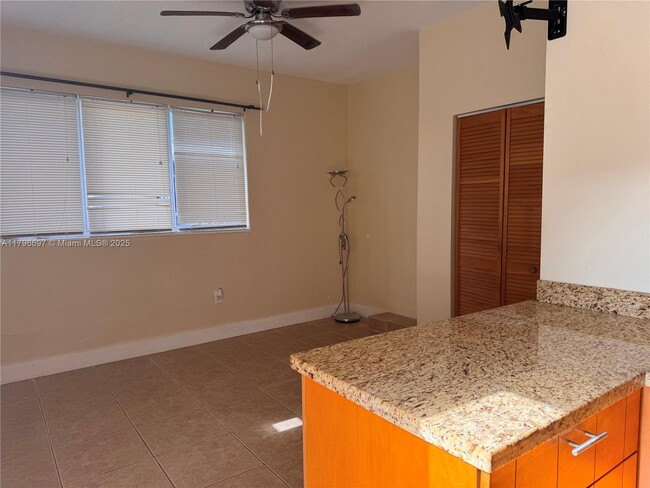 Foto del edificio - 1520 NE 125th St