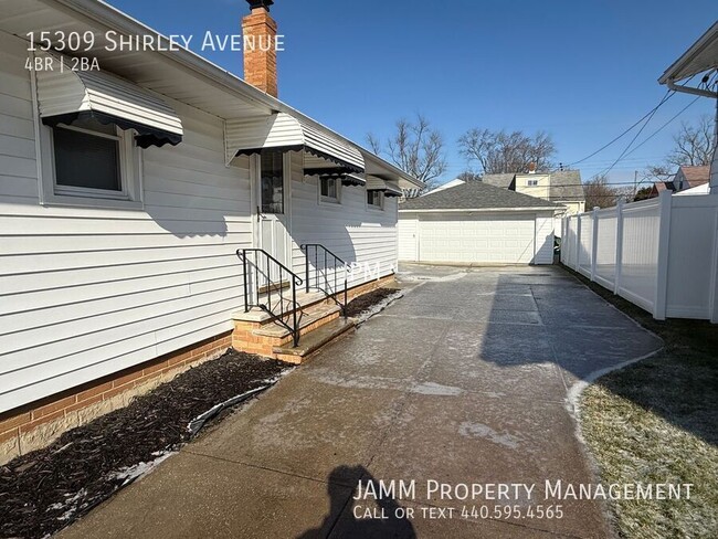 Building Photo - Beautiful 4-bedroom, 1 and a half bathroom...