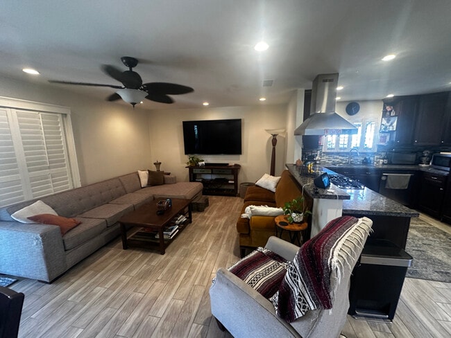Foto del edificio - 14421 Calneva Ln