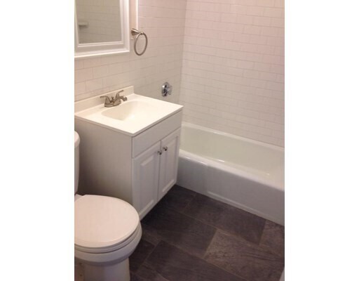 Building Photo - 15 Amity St