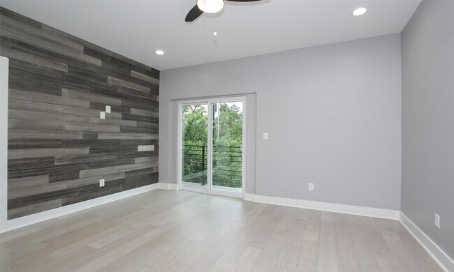 Building Photo - 309 E 43rd St