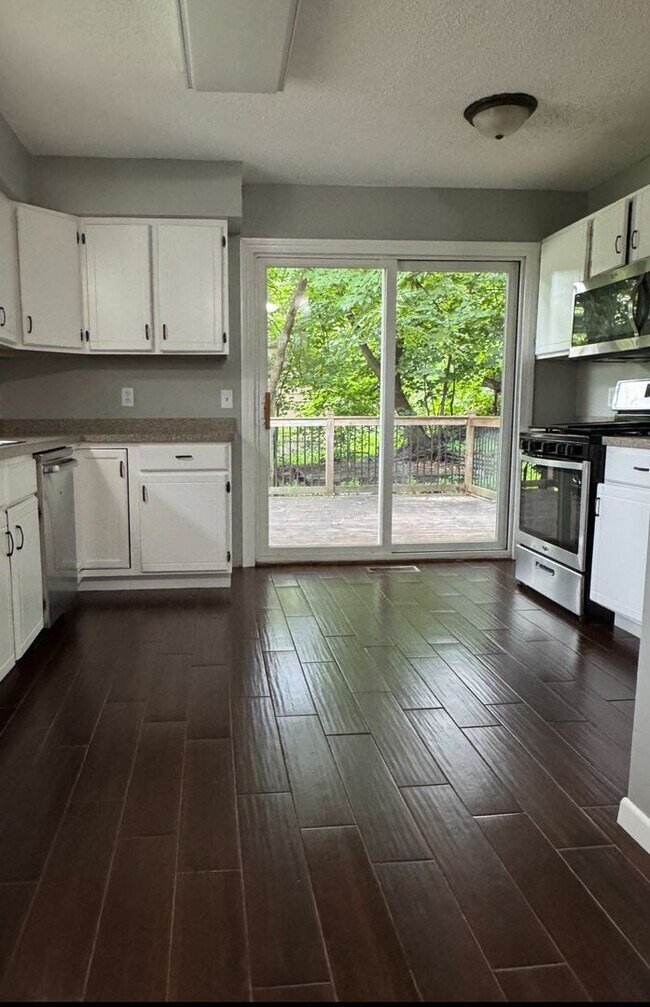 Foto del edificio - Stunning 3 Bedroom 2 Bathroom Home in Burn...
