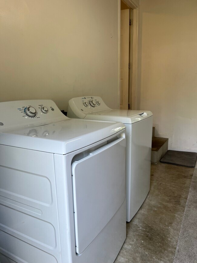 Foto del edificio - 1303 E Home Ave