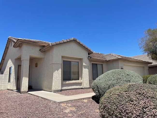 Building Photo - Lovely 3 Bedroom House!