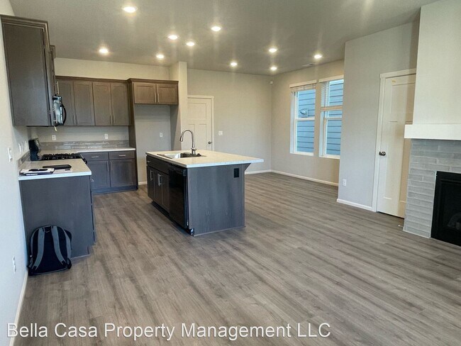 Foto del edificio - 3 br, 2.5 bath House - 1772 NW Landon Street