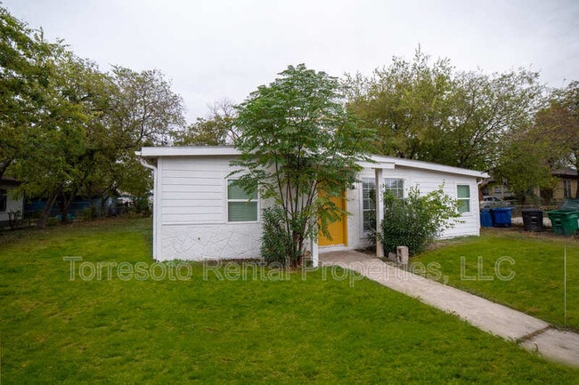 Building Photo - 823 N Trinity