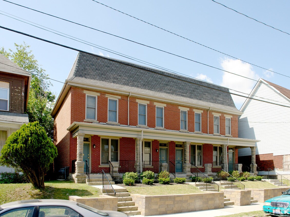 Primary Photo - 133-139 E 8th Ave