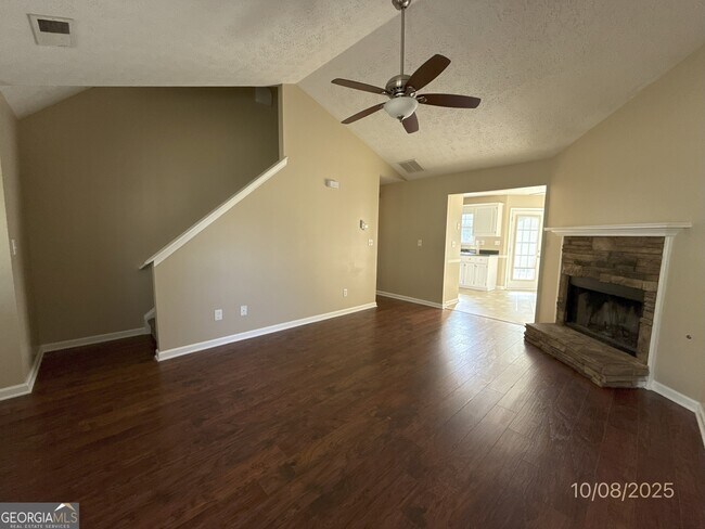 Building Photo - 124 Waters Edge Dr