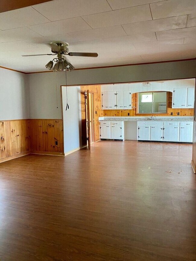 Building Photo - Large Candler Rental Home!
