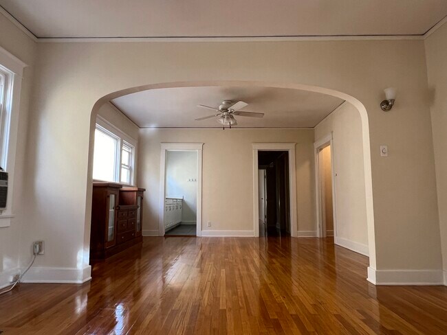 Foto del edificio - 1842 N Mariposa Ave