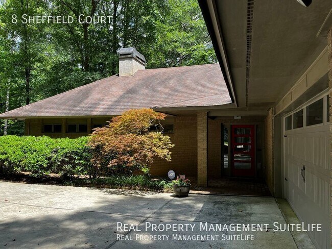 Building Photo - Updated Architectural Gem-White Oak Golf C...
