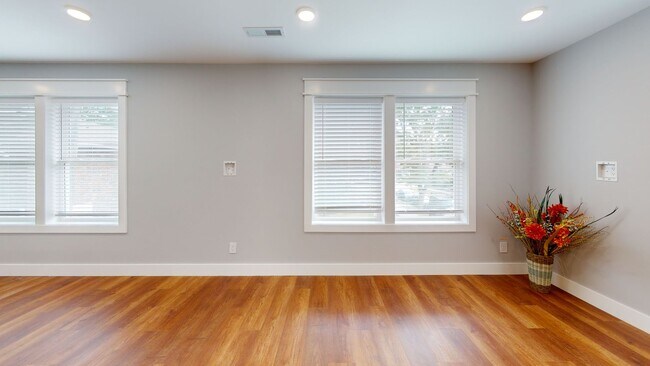 Foto del edificio - 1315 Forest Ave