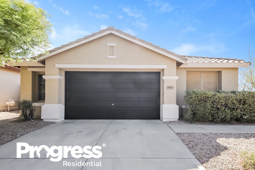 Primary Photo - 41013 N Iron Horse Way