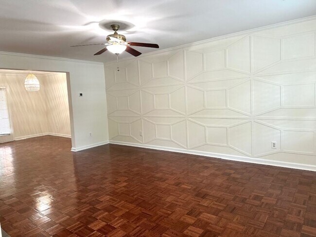 Foto del edificio - LIVE IN THE HEART OF FOREST ACRES
