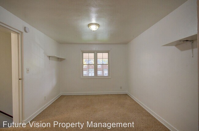 Building Photo - 3 br, 1.5 bath House - 905 N Prairie Ave