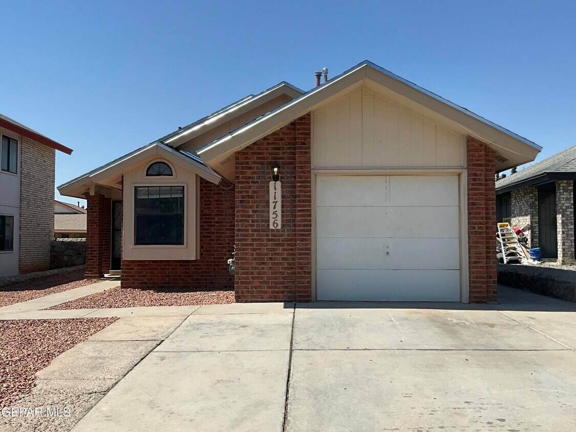 Foto principal - 11756 Royal Banner Ln