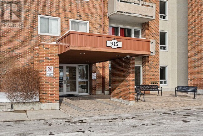 Photo du bâtiment - 915 Elmsmere Rd