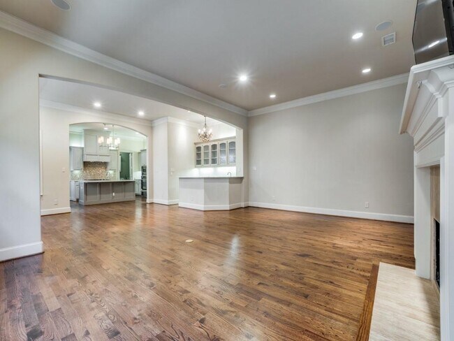 Building Photo - 3708 Fairfax Ave