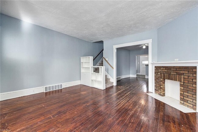 living room - 1377 Cove Ave