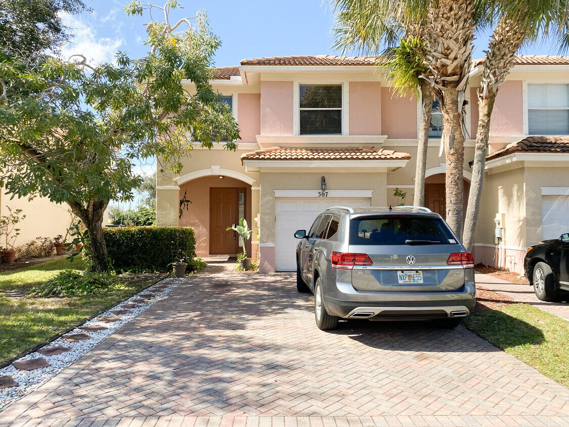 307 Seminole Palms Dr, Lake Worth, FL 33463 Townhome Rentals in Lake Worth FL