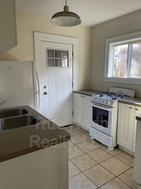 Foto principal - 1681 1/2 Oak Street