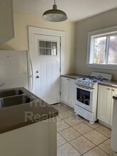 Building Photo - 1681 1/2 Oak St