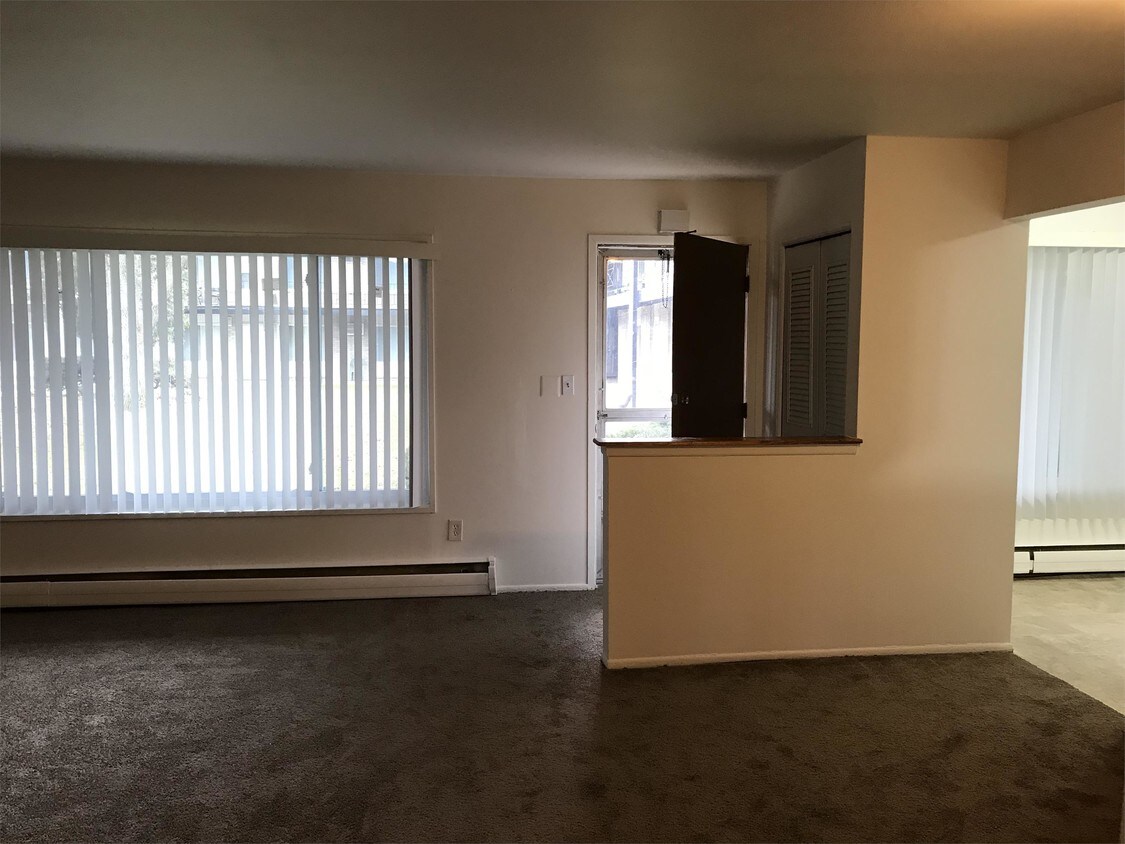 Foto principal - 12800 W Nine Mile Rd