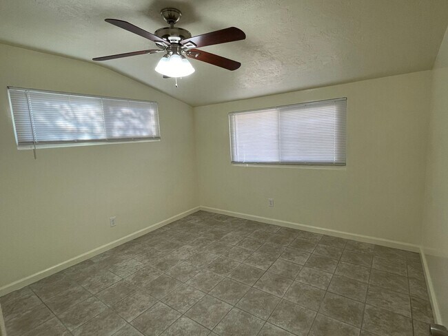 Foto del edificio - Apple Valley Home 4 Bedrooms, 2 Bathrooms,...