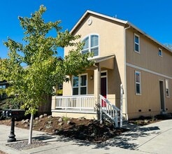 Building Photo - 749 Fresno Ave
