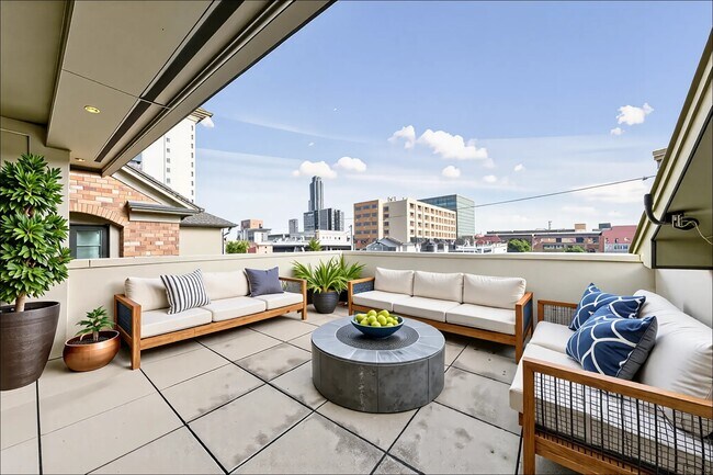 Foto del edificio - 3319 Bingham Manor Ln