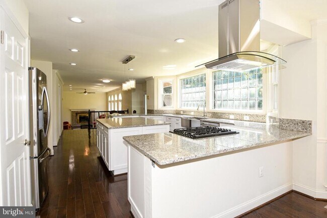 Building Photo - 8012 Wingate Dr