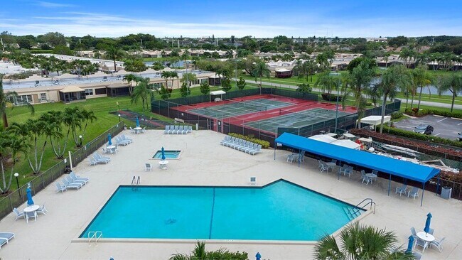 Foto del edificio - 18820 Stewart Cir