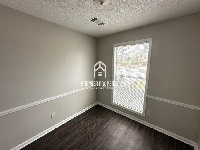 Foto del edificio - 4492 Trout Valley Dr