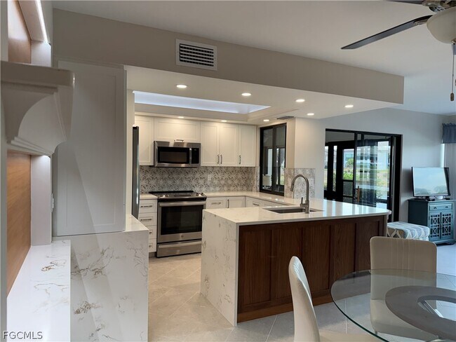 Building Photo - 5850 Trailwinds Dr