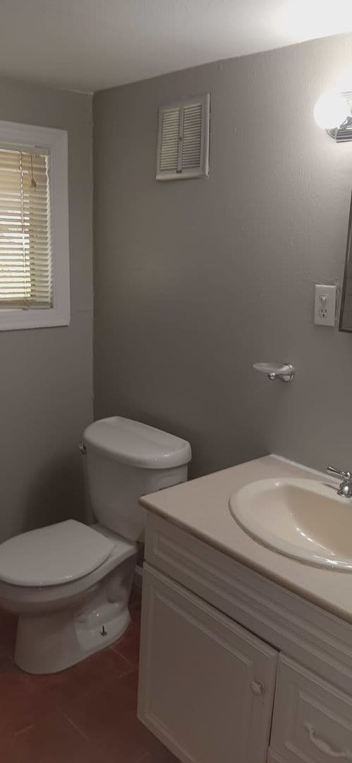 Building Photo - Hawthorne Duplex and Back House