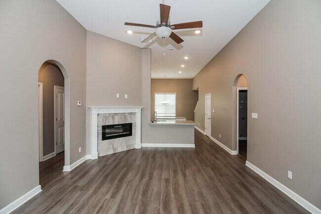 Building Photo - Now Leasing a 4-Bedroom 3 Bath Home In Hor...