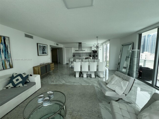 Foto del edificio - 330 Sunny Isles Blvd