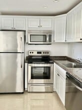Building Photo - 251 Brighton Dr