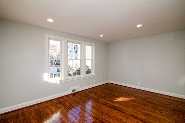 Sala de estar - 2713 South Veitch Street