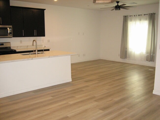 Building Photo - West Summerlin Townhouse - 1833-SqFt. - 3-...