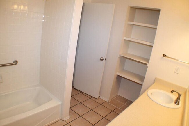 Foto del edificio - Foothills 3/BD 2/BA 2/CG