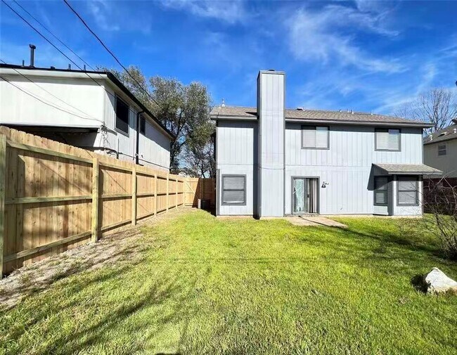 Foto del edificio - 809 Riverlawn Dr