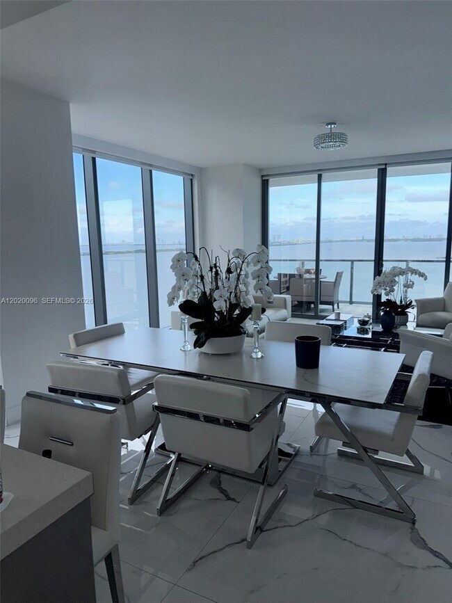 Foto del edificio - 788 NE 23rd St