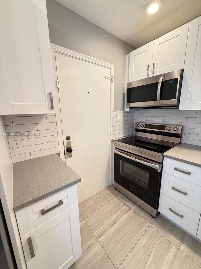 Foto del edificio - 2261 NE 67th St