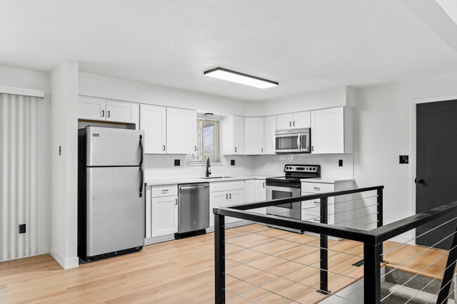 Building Photo - 36839 Gaylin Ave